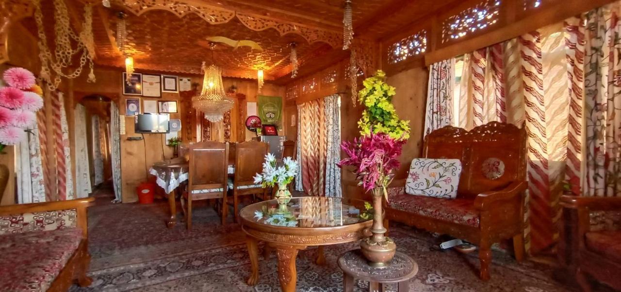 Houseboat New Suzan Hotel Srinagar  Ngoại thất bức ảnh