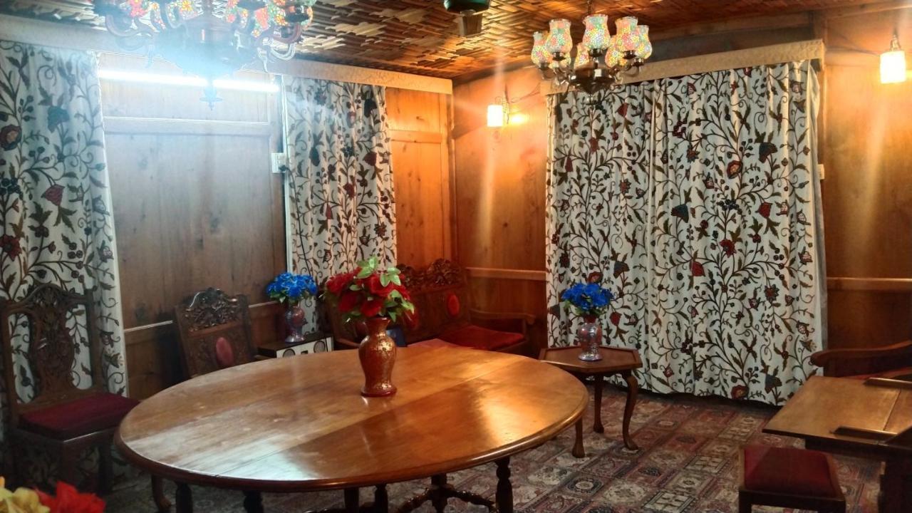 Houseboat New Suzan Hotel Srinagar  Ngoại thất bức ảnh