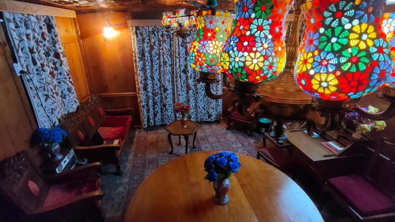 Houseboat New Suzan Hotel Srinagar  Ngoại thất bức ảnh