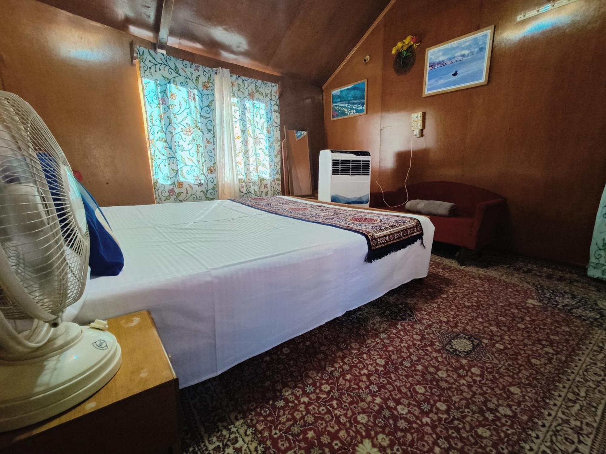 Houseboat New Suzan Hotel Srinagar  Ngoại thất bức ảnh