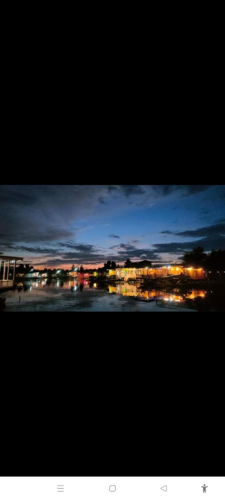 Houseboat New Suzan Hotel Srinagar  Ngoại thất bức ảnh