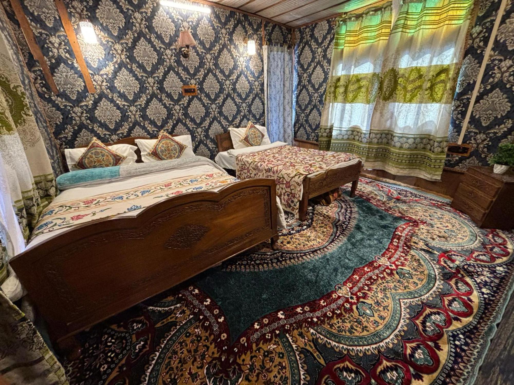 Houseboat New Suzan Hotel Srinagar  Ngoại thất bức ảnh