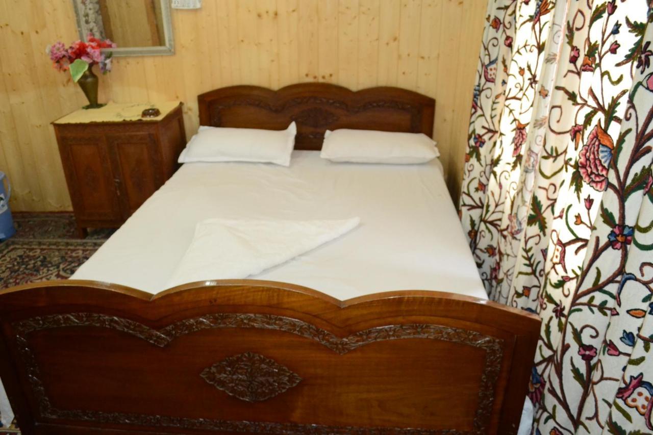 Houseboat New Suzan Hotel Srinagar  Ngoại thất bức ảnh