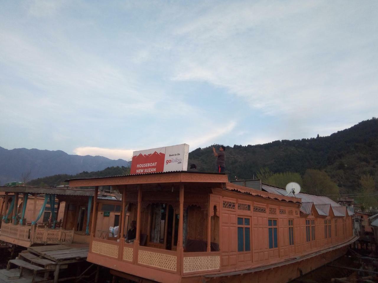 Houseboat New Suzan Hotel Srinagar  Ngoại thất bức ảnh